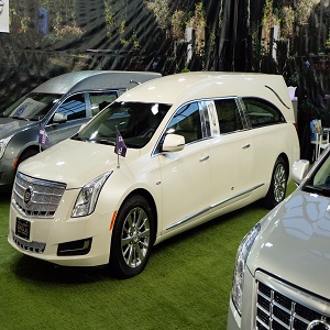 CADILLAC ECHELON WHITE DIAMOND